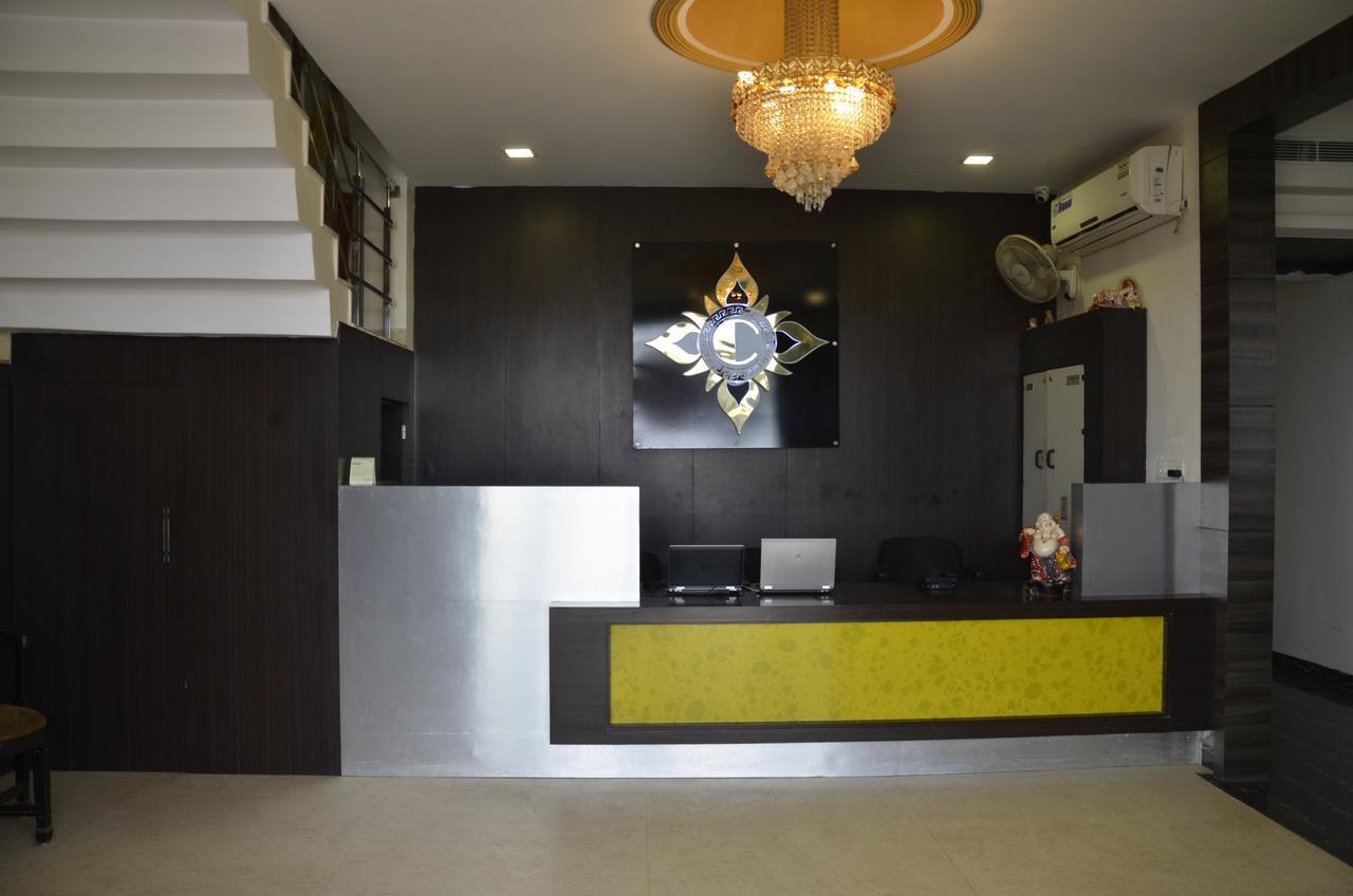 Oyo 1358 Hotel Crossroad Lucknow Ngoại thất bức ảnh