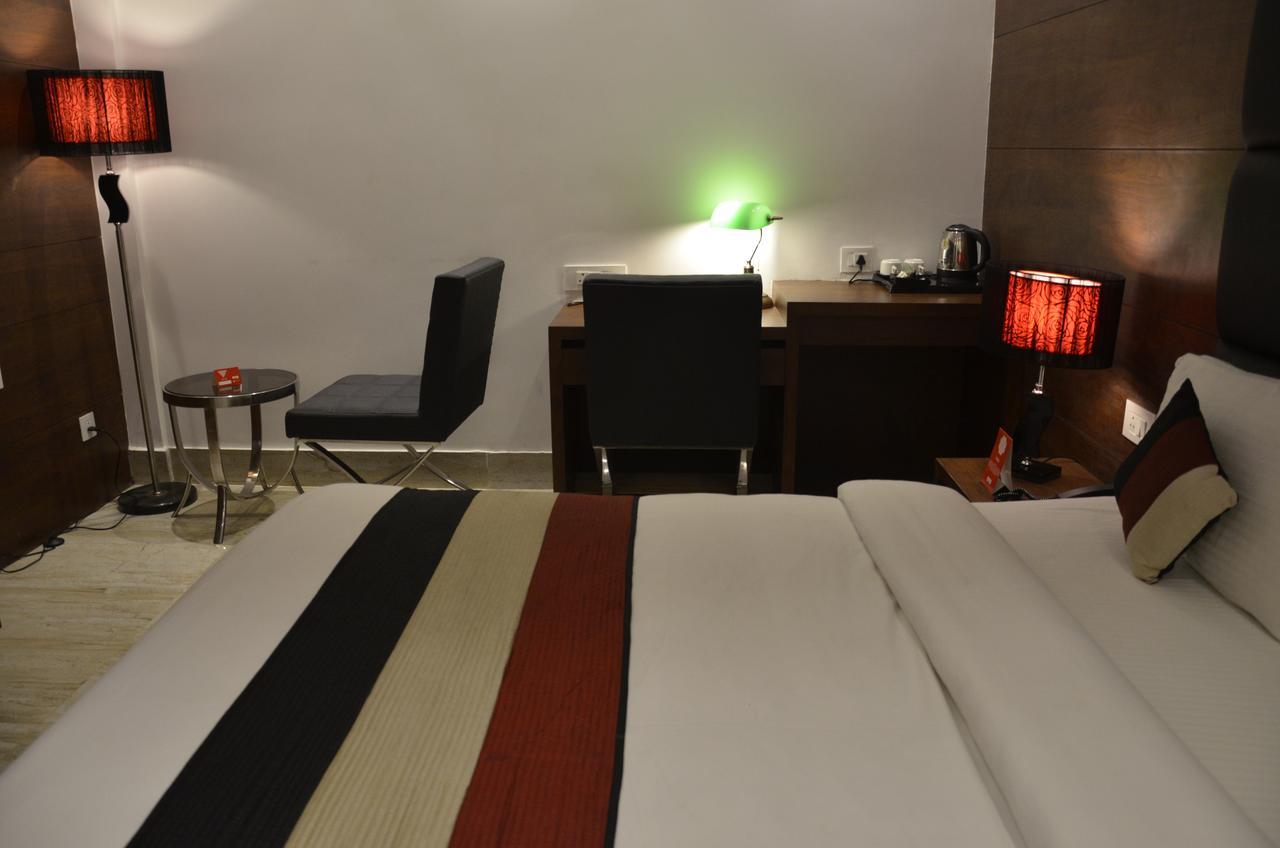 Oyo 1358 Hotel Crossroad Lucknow Ngoại thất bức ảnh