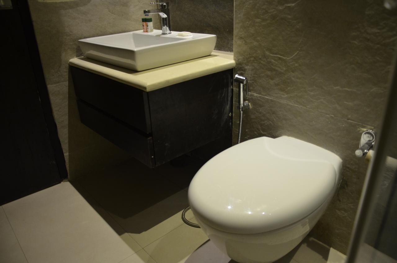 Oyo 1358 Hotel Crossroad Lucknow Ngoại thất bức ảnh