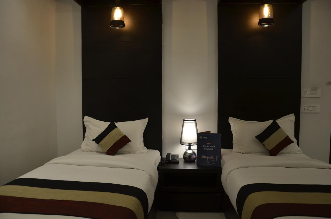 Oyo 1358 Hotel Crossroad Lucknow Ngoại thất bức ảnh