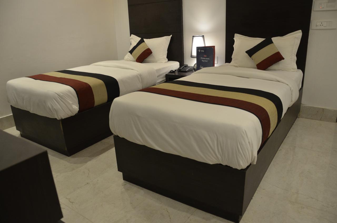 Oyo 1358 Hotel Crossroad Lucknow Ngoại thất bức ảnh