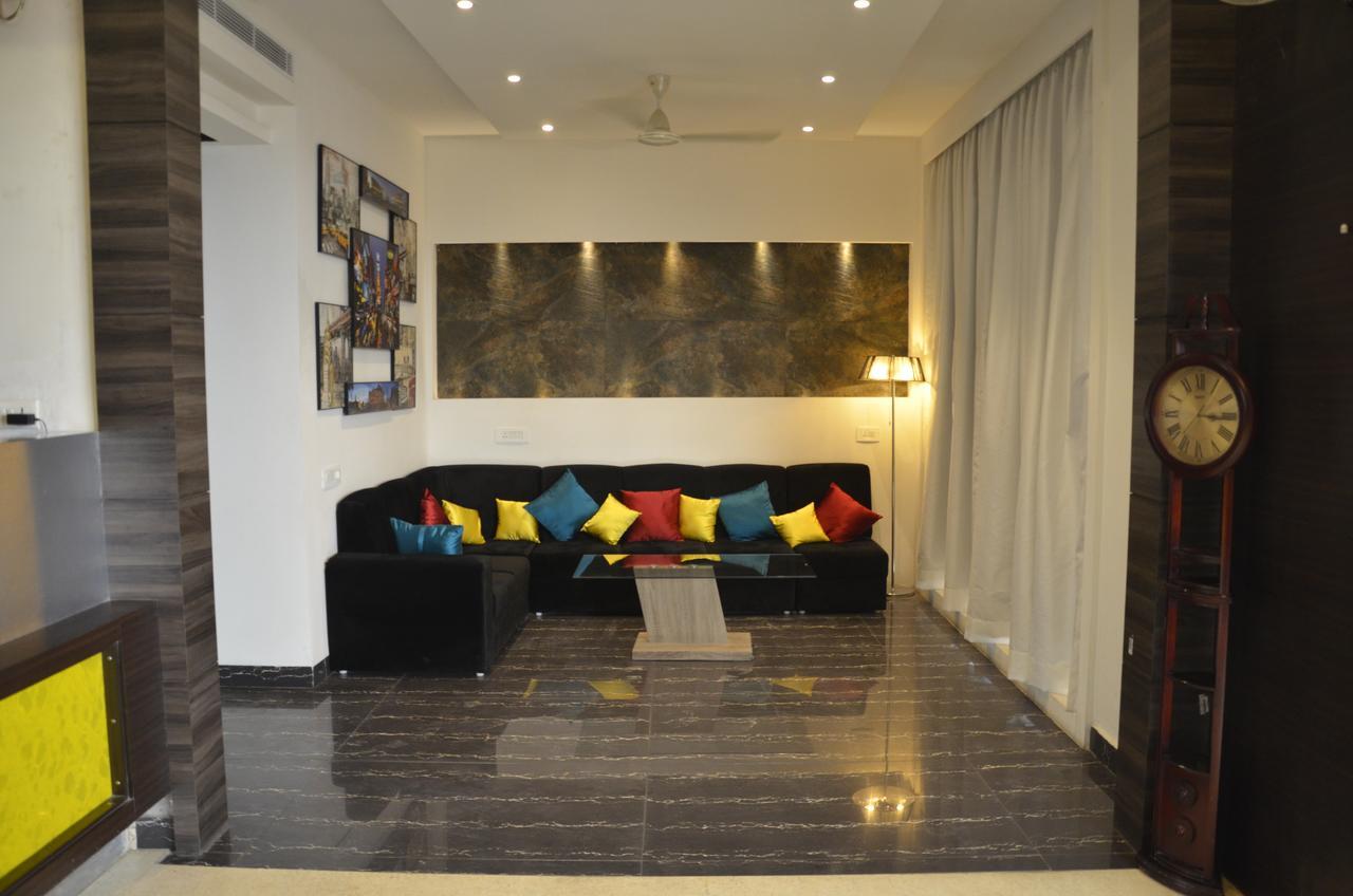 Oyo 1358 Hotel Crossroad Lucknow Ngoại thất bức ảnh