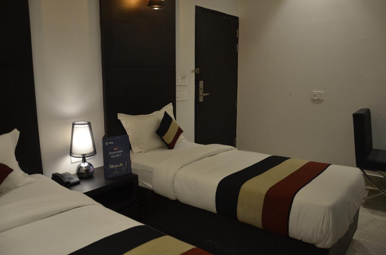 Oyo 1358 Hotel Crossroad Lucknow Ngoại thất bức ảnh