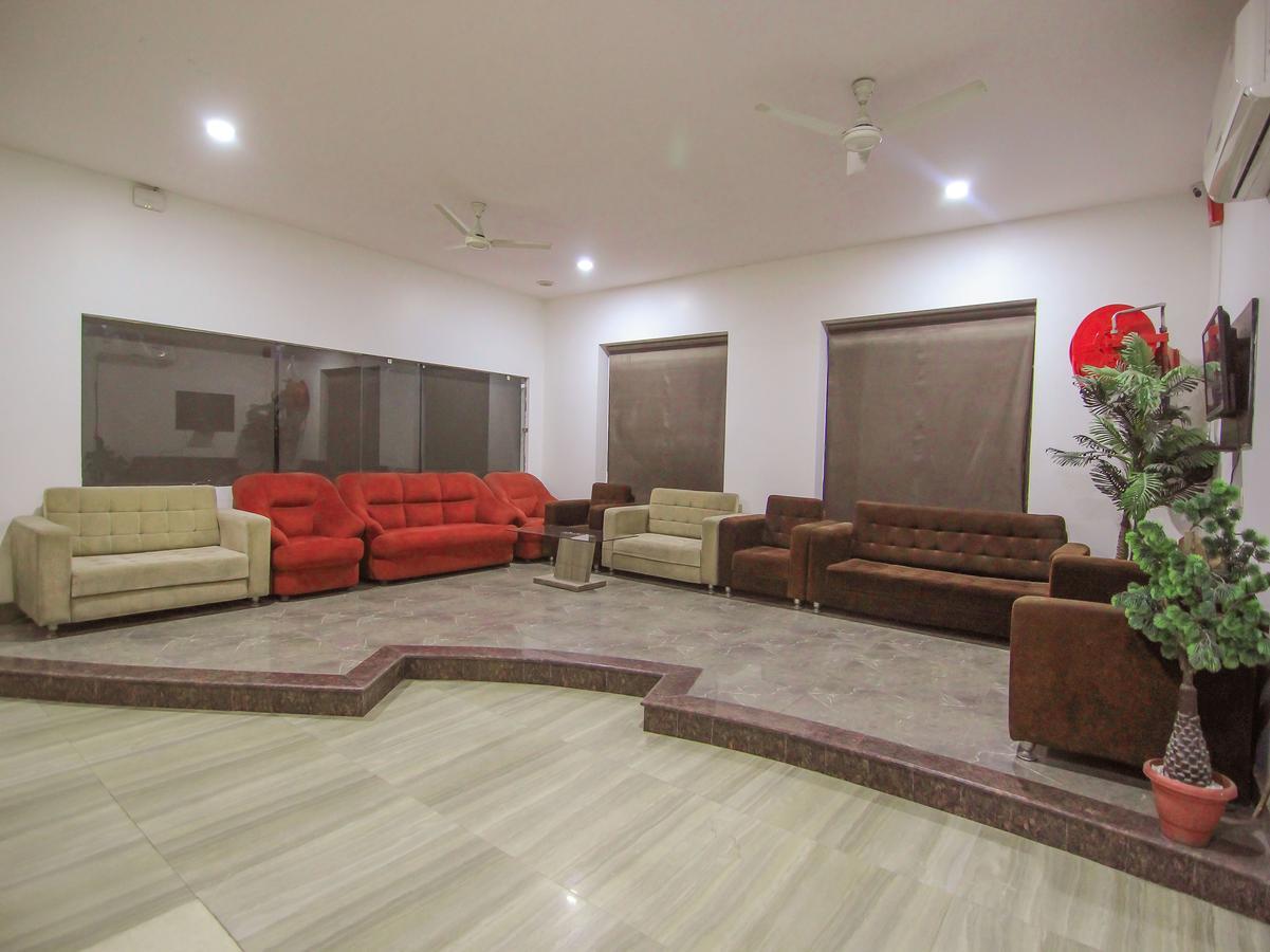Oyo 1358 Hotel Crossroad Lucknow Ngoại thất bức ảnh