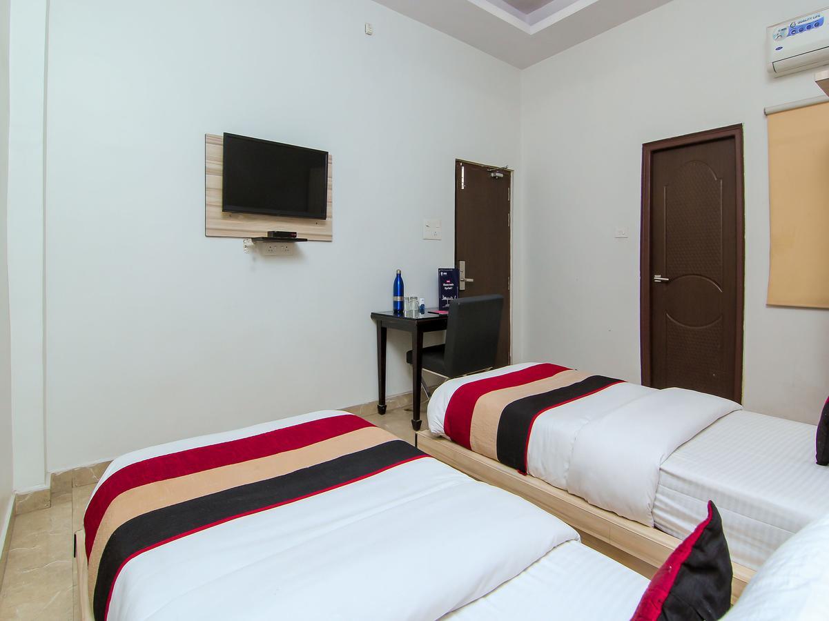 Oyo 1358 Hotel Crossroad Lucknow Ngoại thất bức ảnh