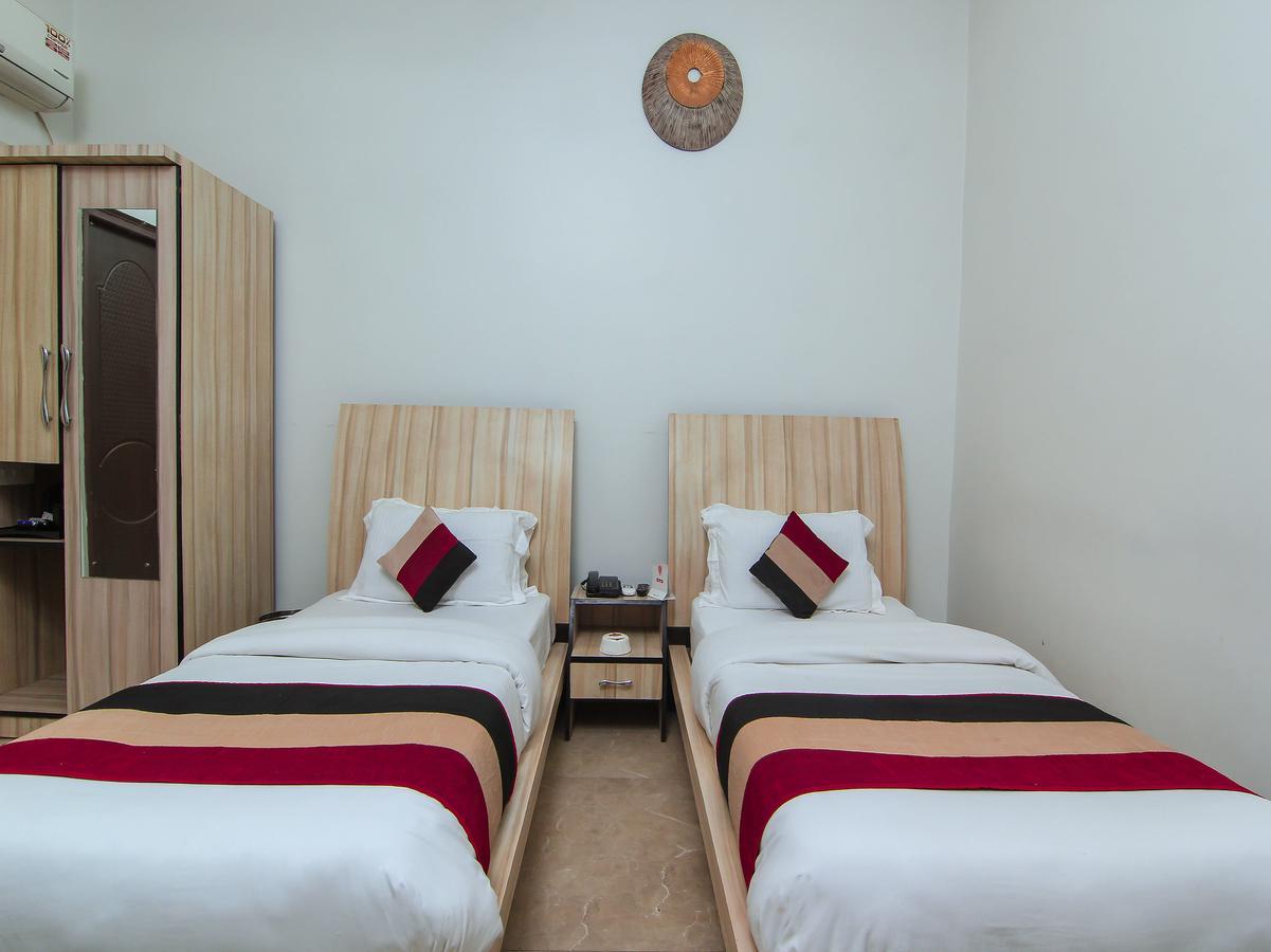 Oyo 1358 Hotel Crossroad Lucknow Ngoại thất bức ảnh
