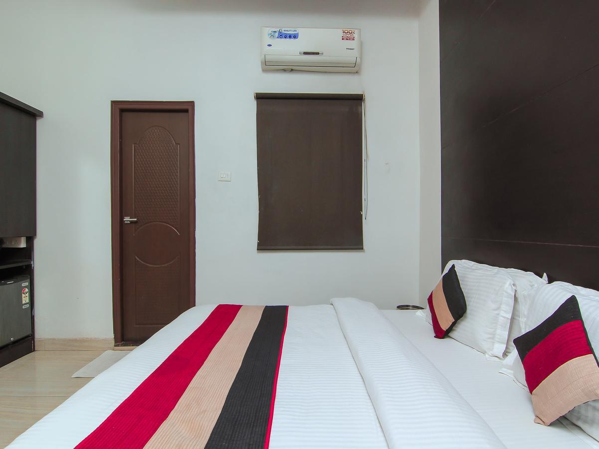 Oyo 1358 Hotel Crossroad Lucknow Ngoại thất bức ảnh