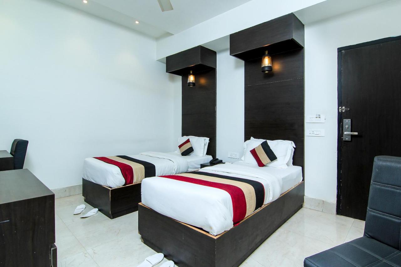 Oyo 1358 Hotel Crossroad Lucknow Ngoại thất bức ảnh