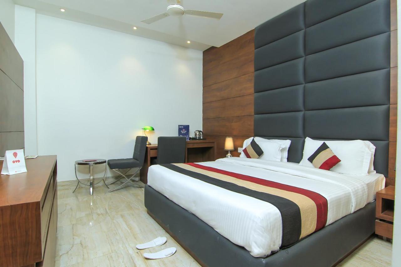 Oyo 1358 Hotel Crossroad Lucknow Ngoại thất bức ảnh